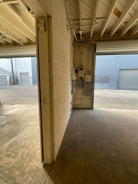 More Photos Of 8913 National Blvd, Los Angeles Manufacturing For Lease