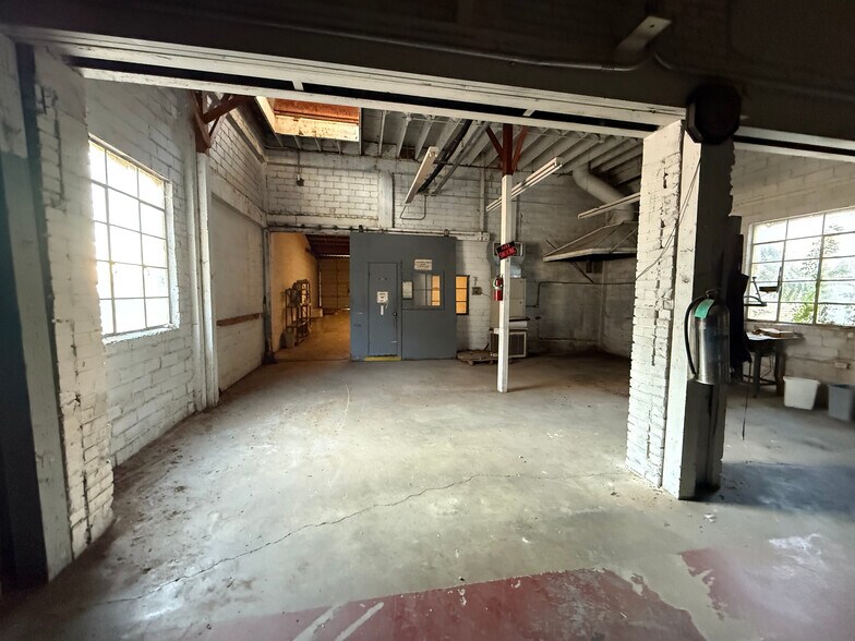 More Photos Of 119 E Main St, Cuero General Retail For Sale
