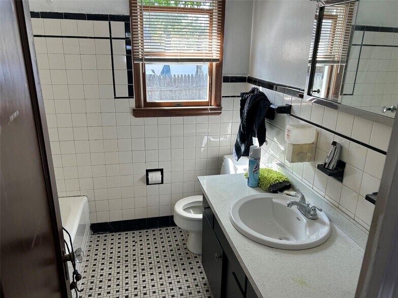 More Photos Of 153 Main St, Kings Park Office For Sale