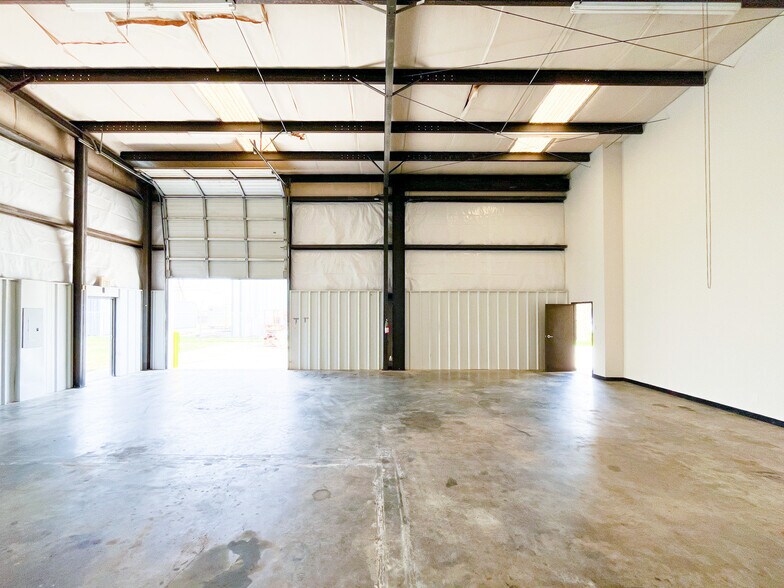 More Photos Of 6720 Exchequer Dr, Baton Rouge Warehouse For Lease