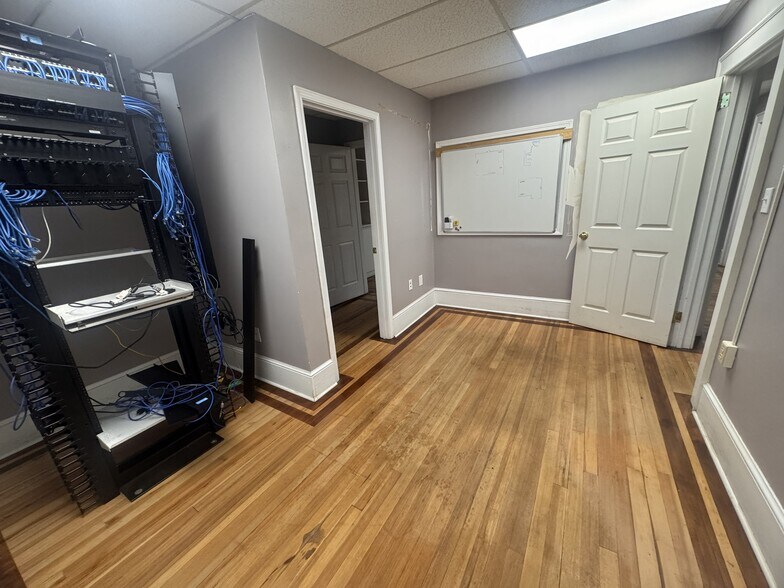 More Photos Of 1421 N Limestone St, Gaffney Office For Sale