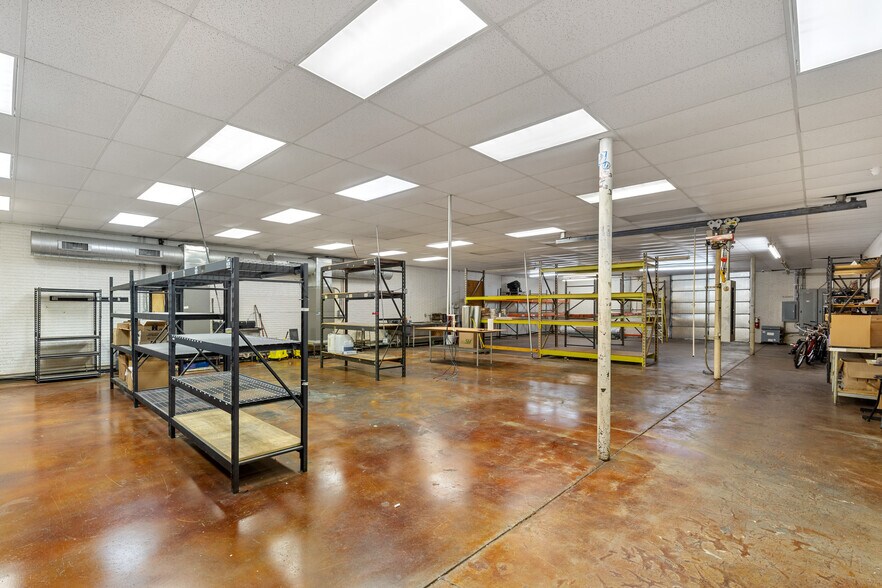 More Photos Of 3606 Asset St, Garland Light Manufacturing For Sale