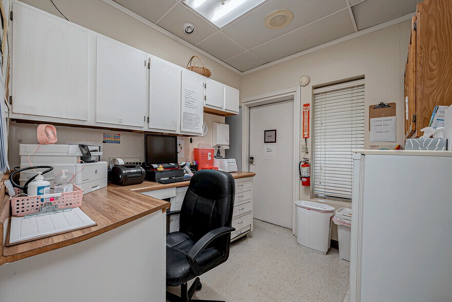 More Photos Of 1219 Farr St, Waller Office Residential For Sale