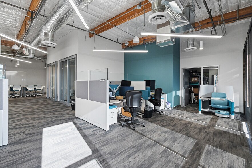 More Photos Of 2410 W Royal Palm Rd, Phoenix Light Manufacturing For Sale