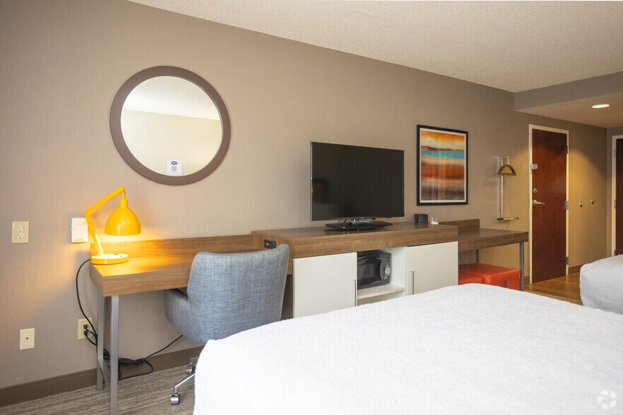 More Photos Of 1508 Cinema Dr, Statesville Hotel For Sale