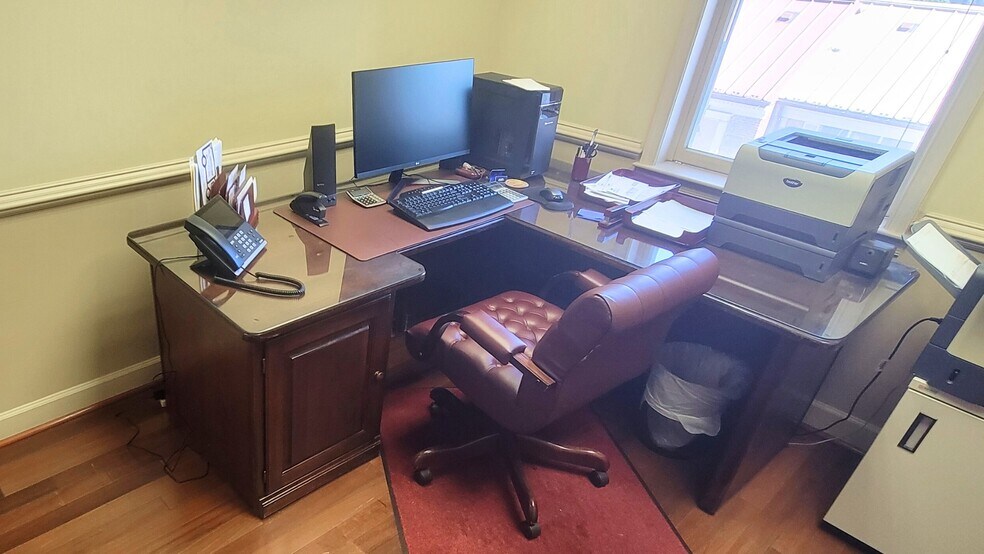 More Photos Of 12100-12128 Heritage Park Cir, Silver Spring Medical For Lease