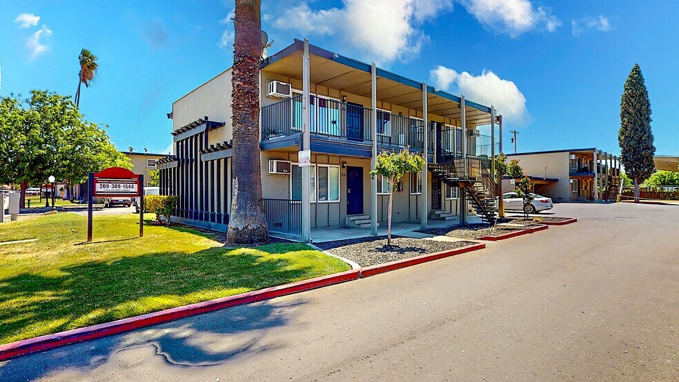 Primary Photo Of 233 W I St, Los Banos Apartments For Sale