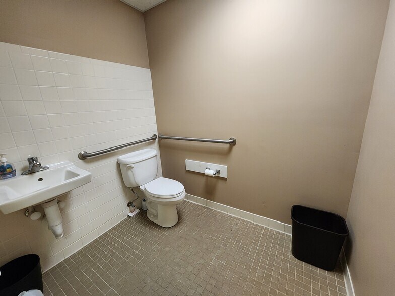 More Photos Of 57 Martin Luther King Dr, Reynolds Medical For Sale