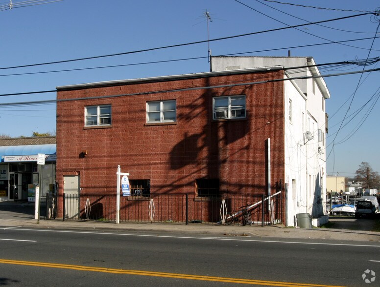 More Photos Of 317 S Main St, Freeport Office For Lease