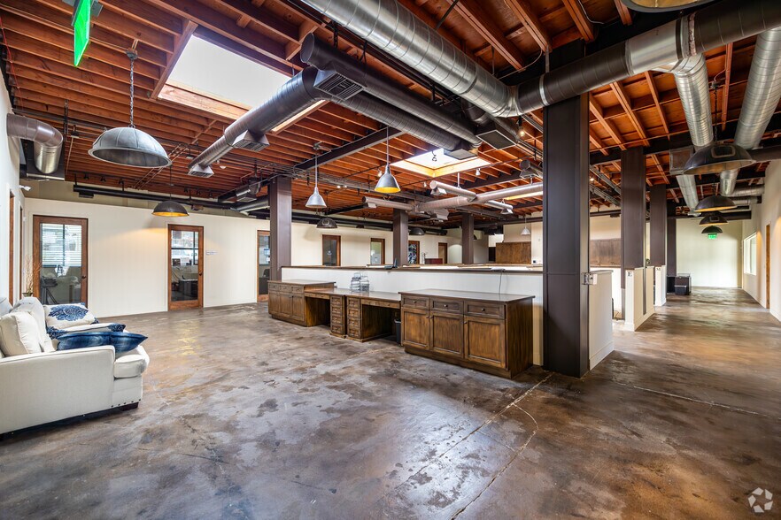 More Photos Of 3211 Cahuenga Blvd W, Los Angeles Loft Creative Space For Sale