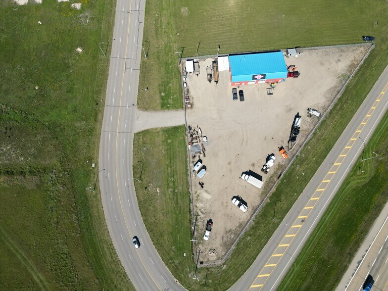 More Photos Of 3208 52 Av, Innisfail Warehouse For Sale