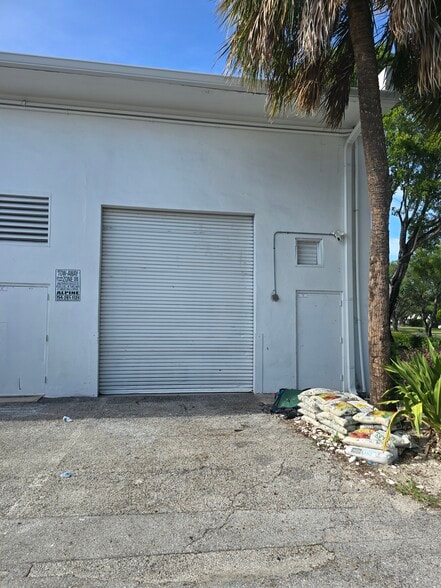 More Photos Of 11917-11929 W Sample Rd, Coral Springs Warehouse For Lease