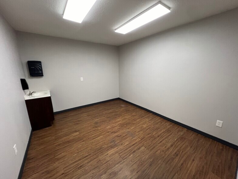 More Photos Of 512 S Dale Mabry Hwy, Tampa Office For Sale