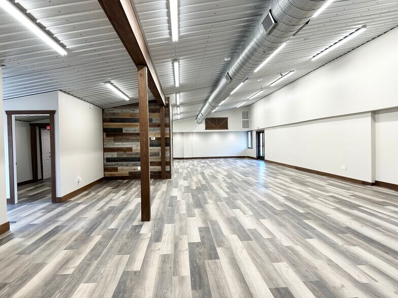 More Photos Of 4291 Manchester Ave NW, North Lawrence Office For Sale