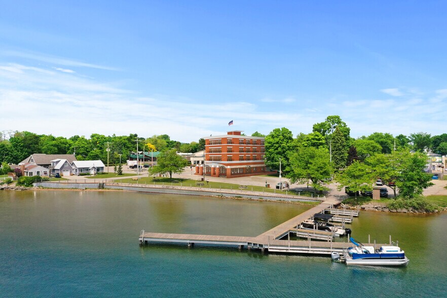 More Photos Of 115 W John St, Lake City Research And Development For Sale