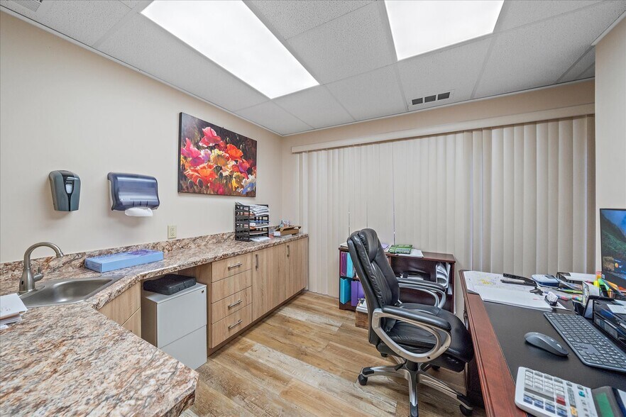 More Photos Of 1872 Tamiami Trl S, Venice Office For Sale