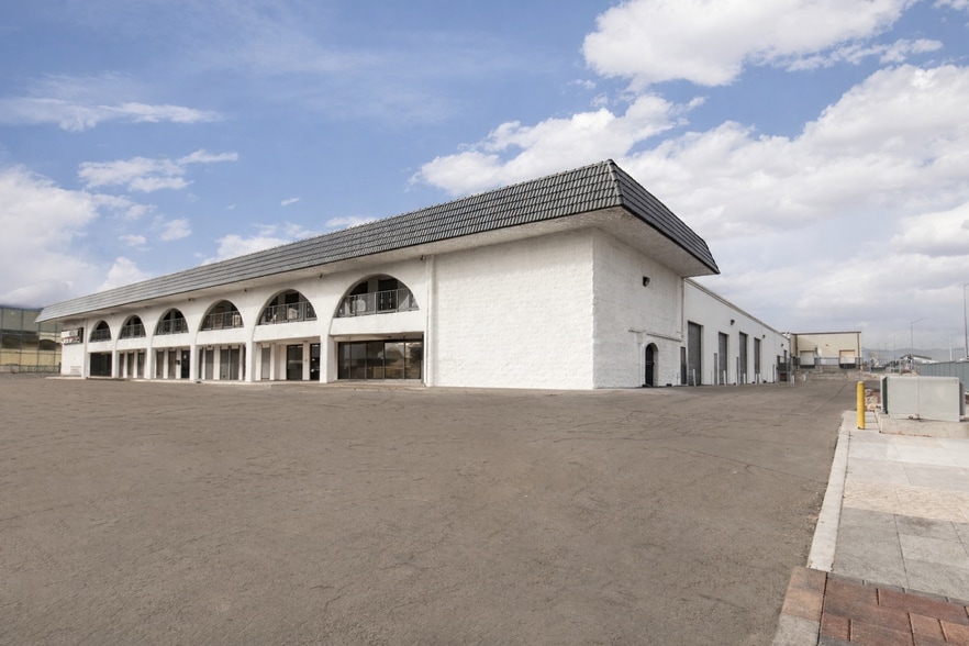 More Photos Of 5325 S Valley View Blvd, Las Vegas Warehouse For Lease