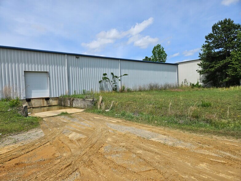 More Photos Of 3307 Lee Ave, Sanford Warehouse For Lease