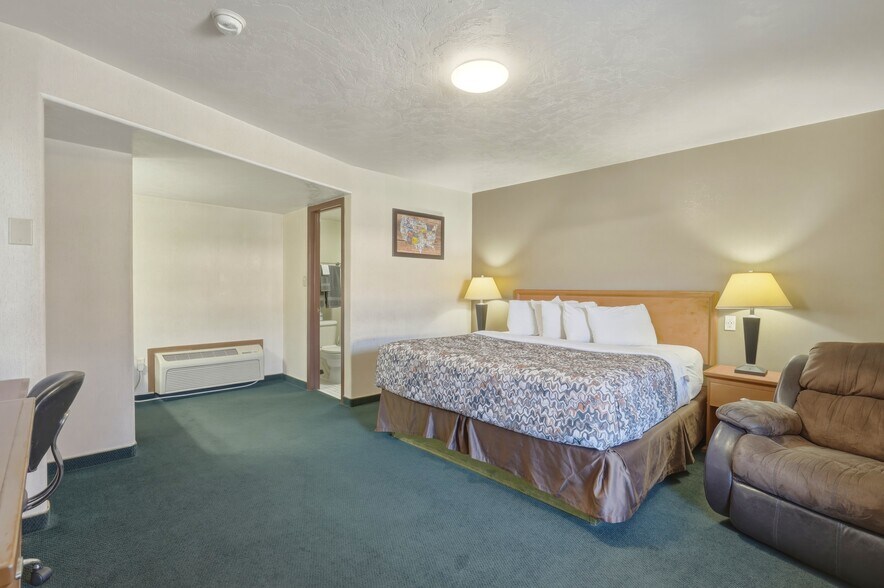More Photos Of 311 E Main St, Vernal Hotel For Sale