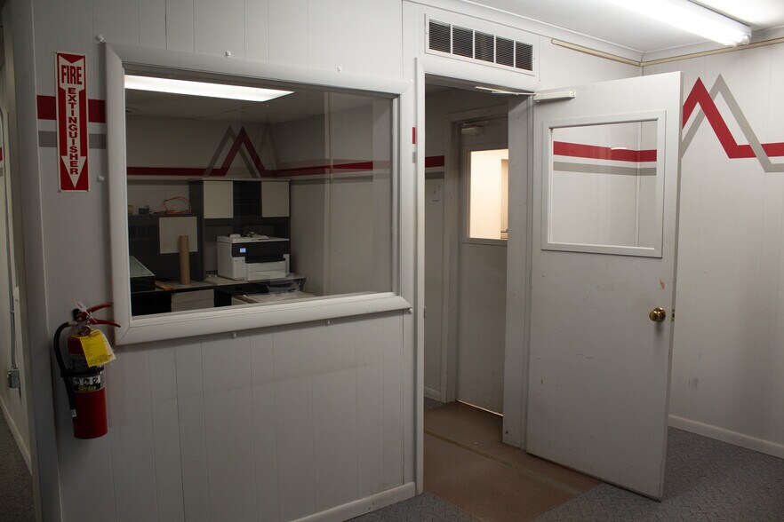 More Photos Of 645 Bellefontaine Ave, Marion Light Distribution For Sale