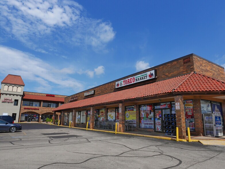 More Photos Of 229 W Grand Ave, Bensenville General Retail For Lease