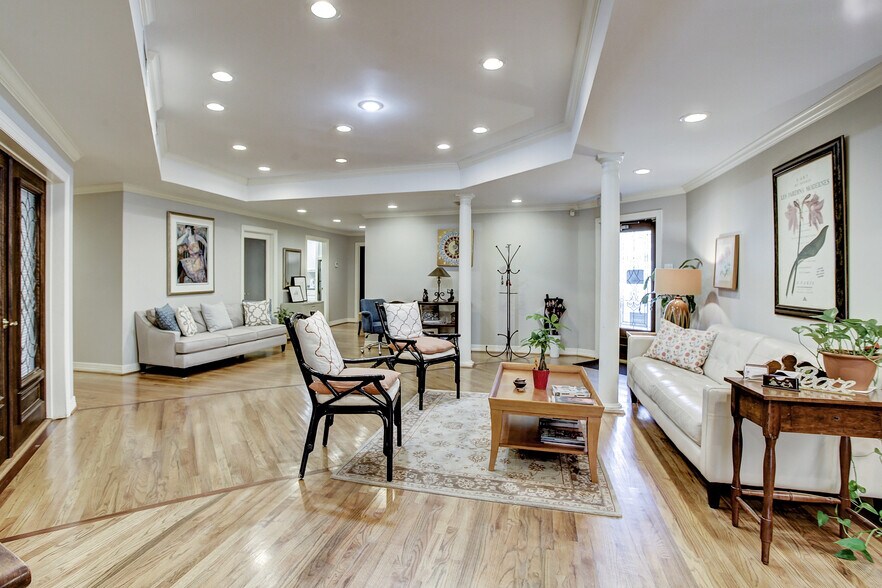 More Photos Of 4314 Yoakum Blvd, Houston Office For Sale