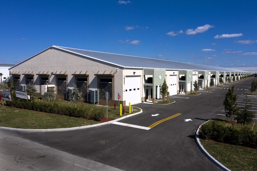 More Photos Of 16221 Lee Rd, Fort Myers Flex For Lease