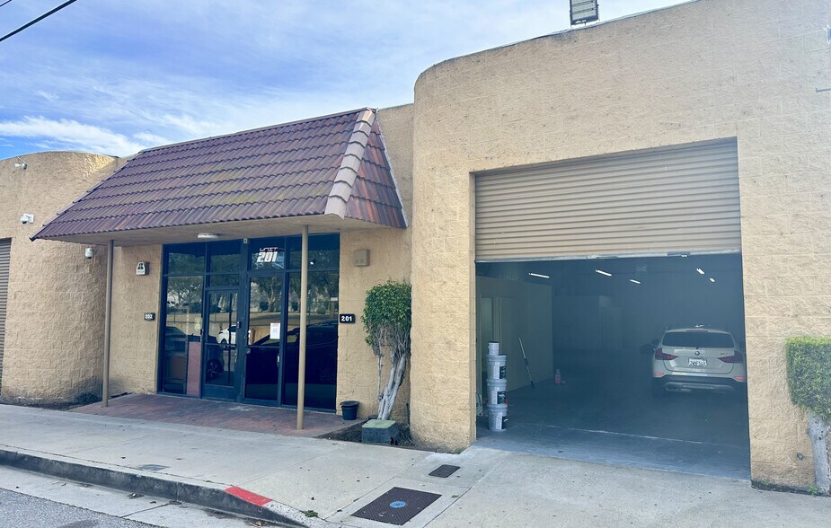Primary Photo Of 16760 Stagg St, Van Nuys Warehouse For Lease