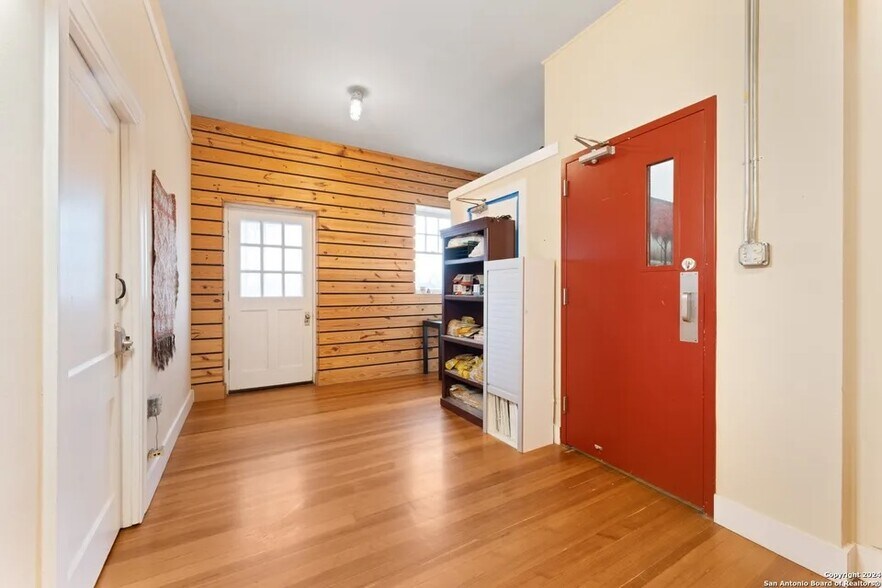 More Photos Of 2323 Buena Vista St, San Antonio Freestanding For Sale