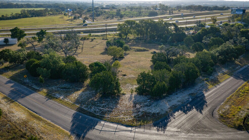 More Photos Of 3 Holiday Rd, Comfort Land For Lease