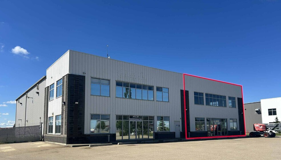 More Photos Of 357 Saskatchewan Ave, Spruce Grove Manufacturing For Lease