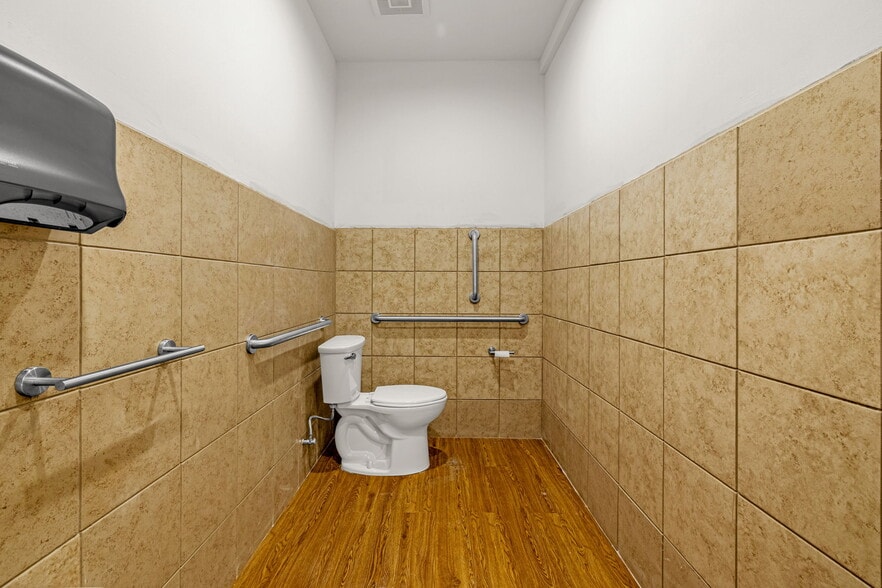 More Photos Of 282 Malibu St, Castle Rock Light Manufacturing For Sale