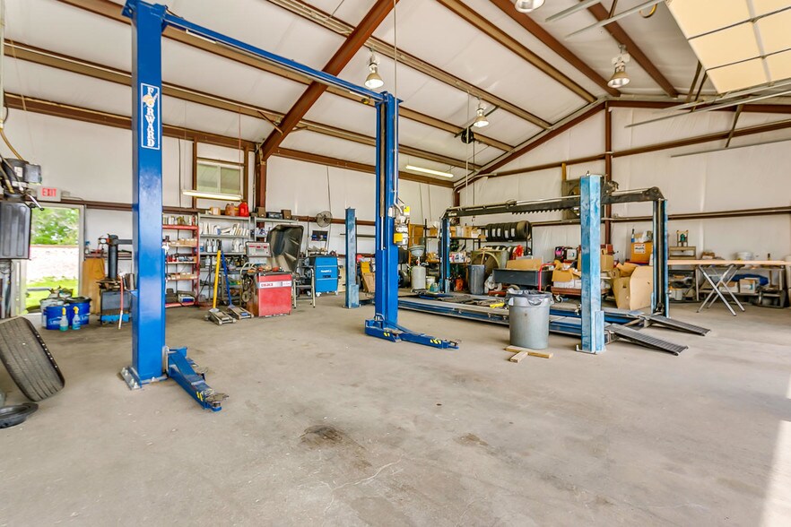More Photos Of 501 N State Highway 342, Red Oak Auto Repair For Sale