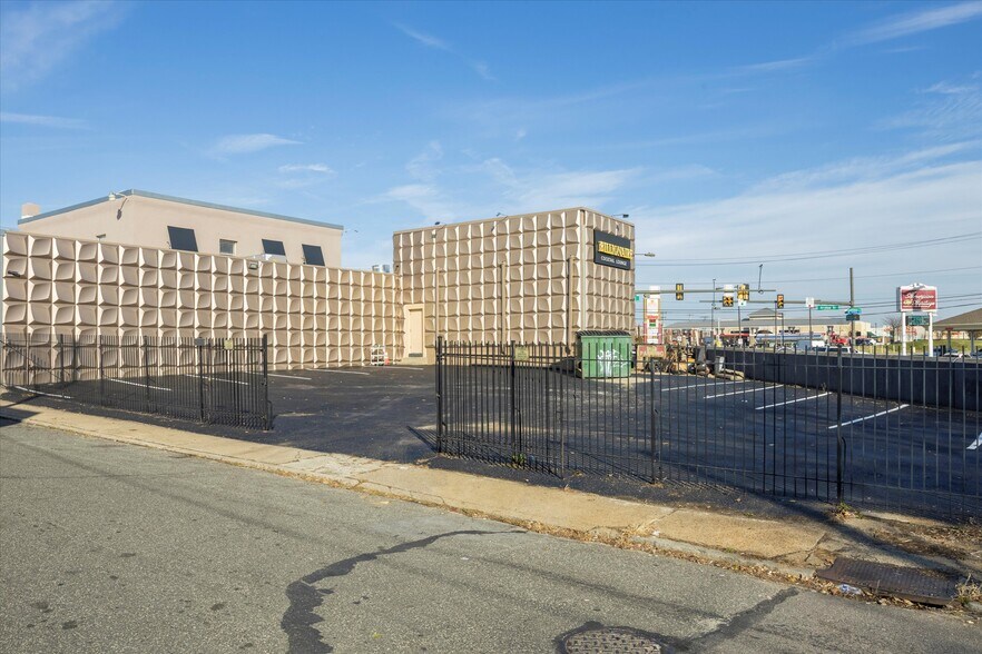 More Photos Of 2154 Bridge St, Philadelphia General Retail For Sale