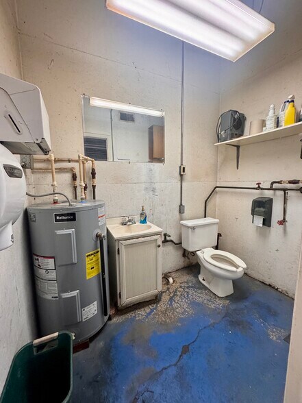 More Photos Of 205 W Main St, Bushnell Industrial For Sale