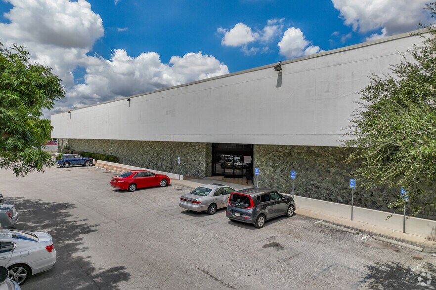 More Photos Of 8601 Village Dr, San Antonio Medical For Lease