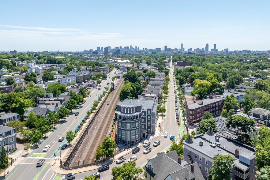 More Photos Of 371 Beacon St, Somerville Hotel For Lease