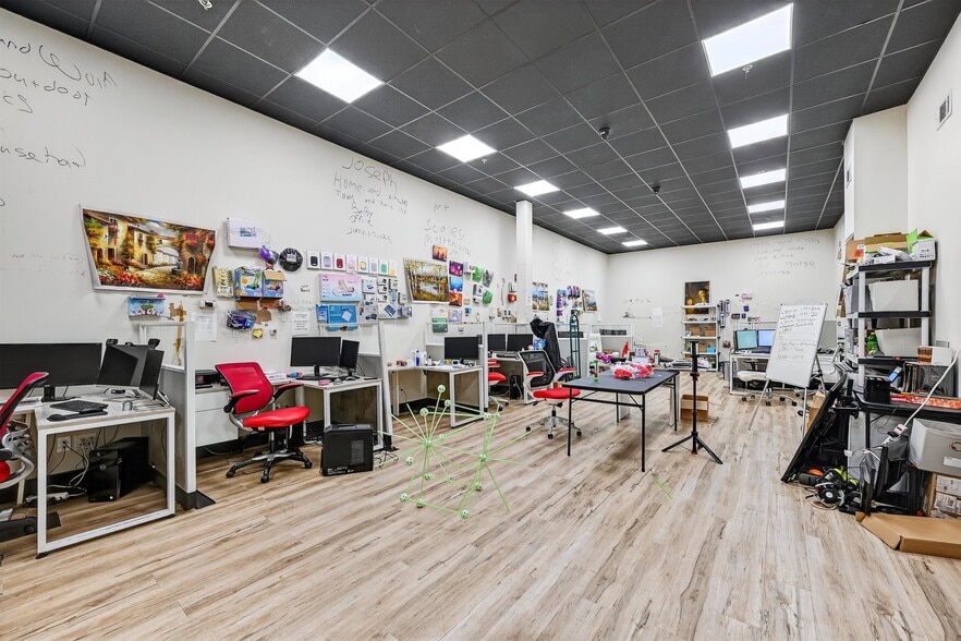 More Photos Of 297 Margaret King Ave, Ringwood Warehouse For Sale