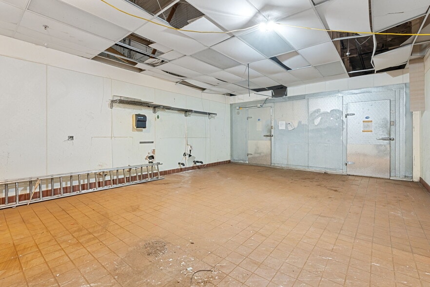 More Photos Of 731 E 14th St, Minneapolis Storefront Retail Office For Sale