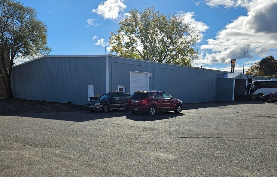 More Photos Of 322 Terminal St SW, Grand Rapids Distribution For Lease