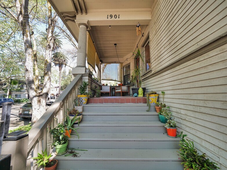 More Photos Of 1901-1903 H St, Sacramento Apartments For Sale