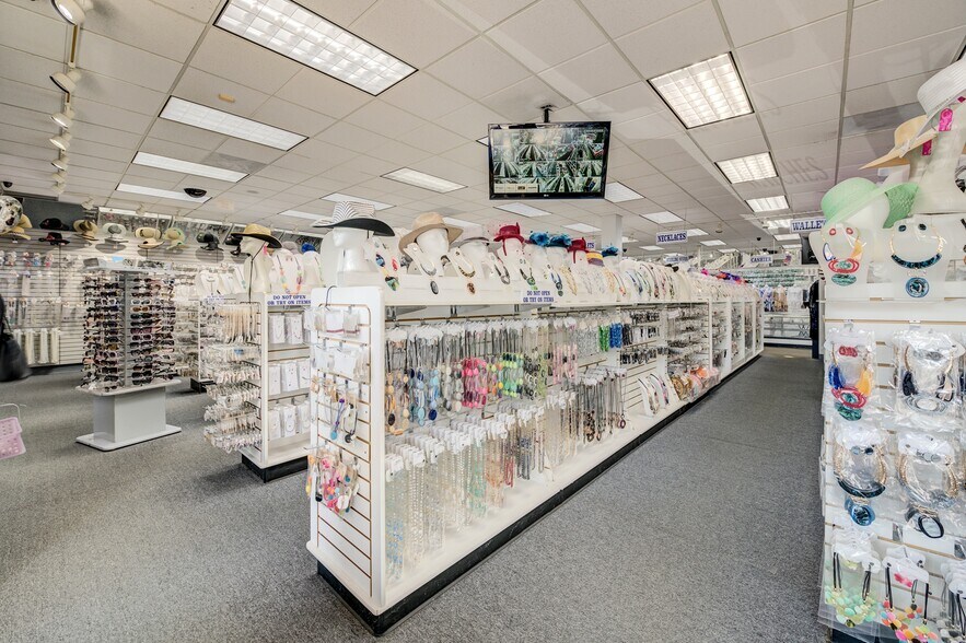 More Photos Of 9345 Olive Blvd, Saint Louis General Retail For Sale