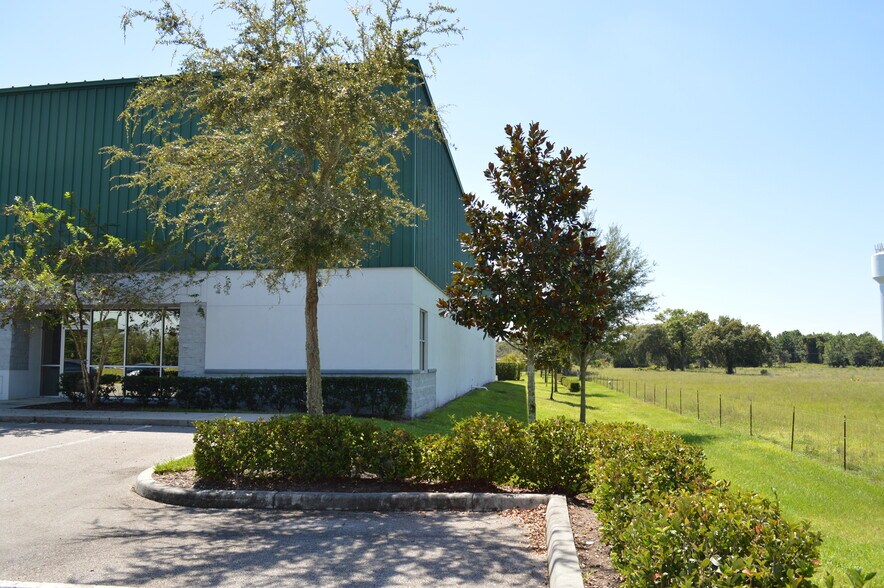 More Photos Of 1750-1764 Business Center Ln, Kissimmee Distribution For Lease