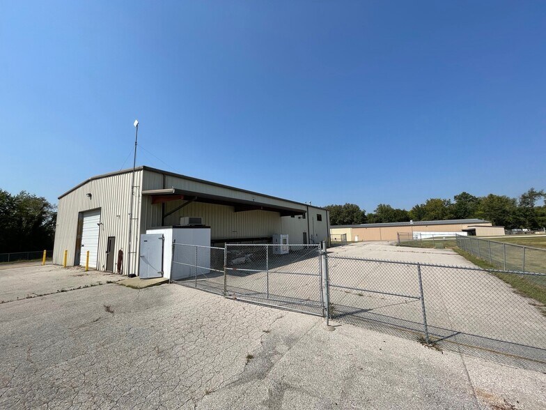 More Photos Of 10105 Hedden Rd, Evansville Warehouse For Sale