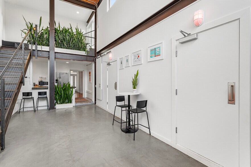 More Photos Of 1322 Innes Pl, Venice Office Residential For Sale