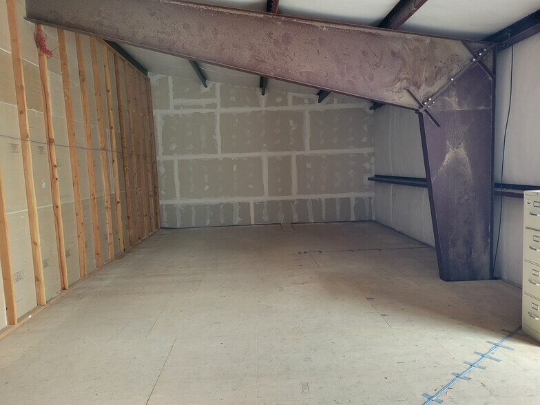 More Photos Of 500 NW Cherry Ln, Madras Industrial For Sale