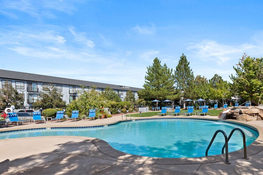 More Photos Of 801-901 Englewood Pky, Englewood Apartments For Lease