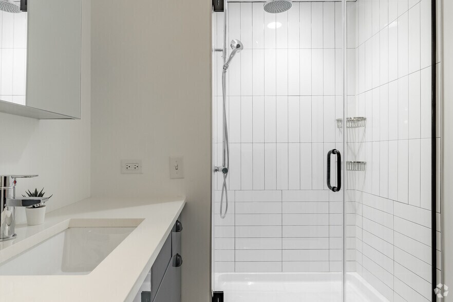 More Photos Of 5050 N Broadway St, Chicago Apartments For Lease