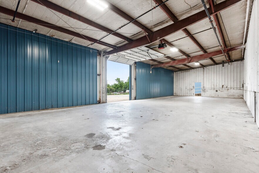 More Photos Of 1511 W Broadway St, Ardmore Auto Dealership For Sale