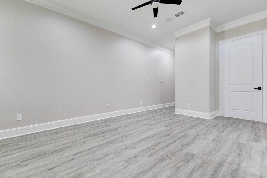 More Photos Of 11601 Spring Cypress Rd, Tomball Medical For Lease
